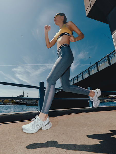 Daha Esnek, Daha Özgür NIKE PRO TAYT