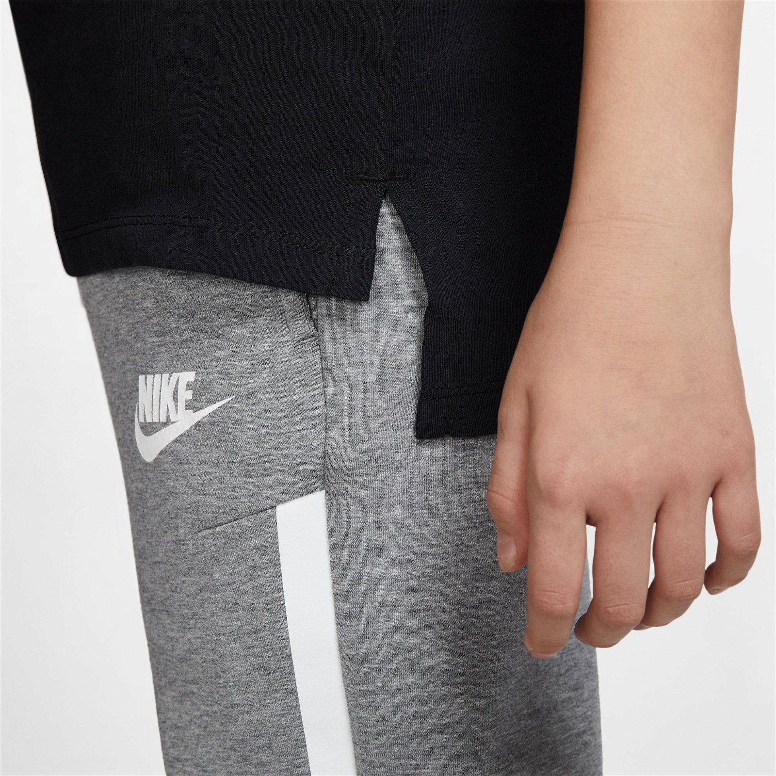 Nike Sportswear Basic Futura Çocuk Siyah T-Shirt
