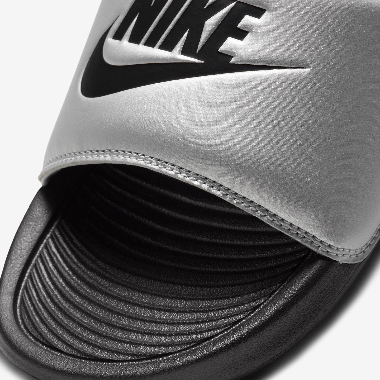 Nike Victori One Slide Kadın Gümüş Rengi Terlik