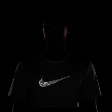  Nike Breathe Run Wild Run Graphic Erkek Siyah T-Shirt