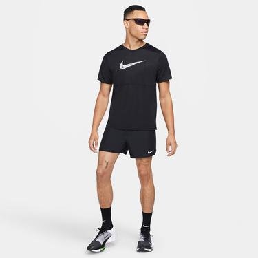  Nike Breathe Run Wild Run Graphic Erkek Siyah T-Shirt