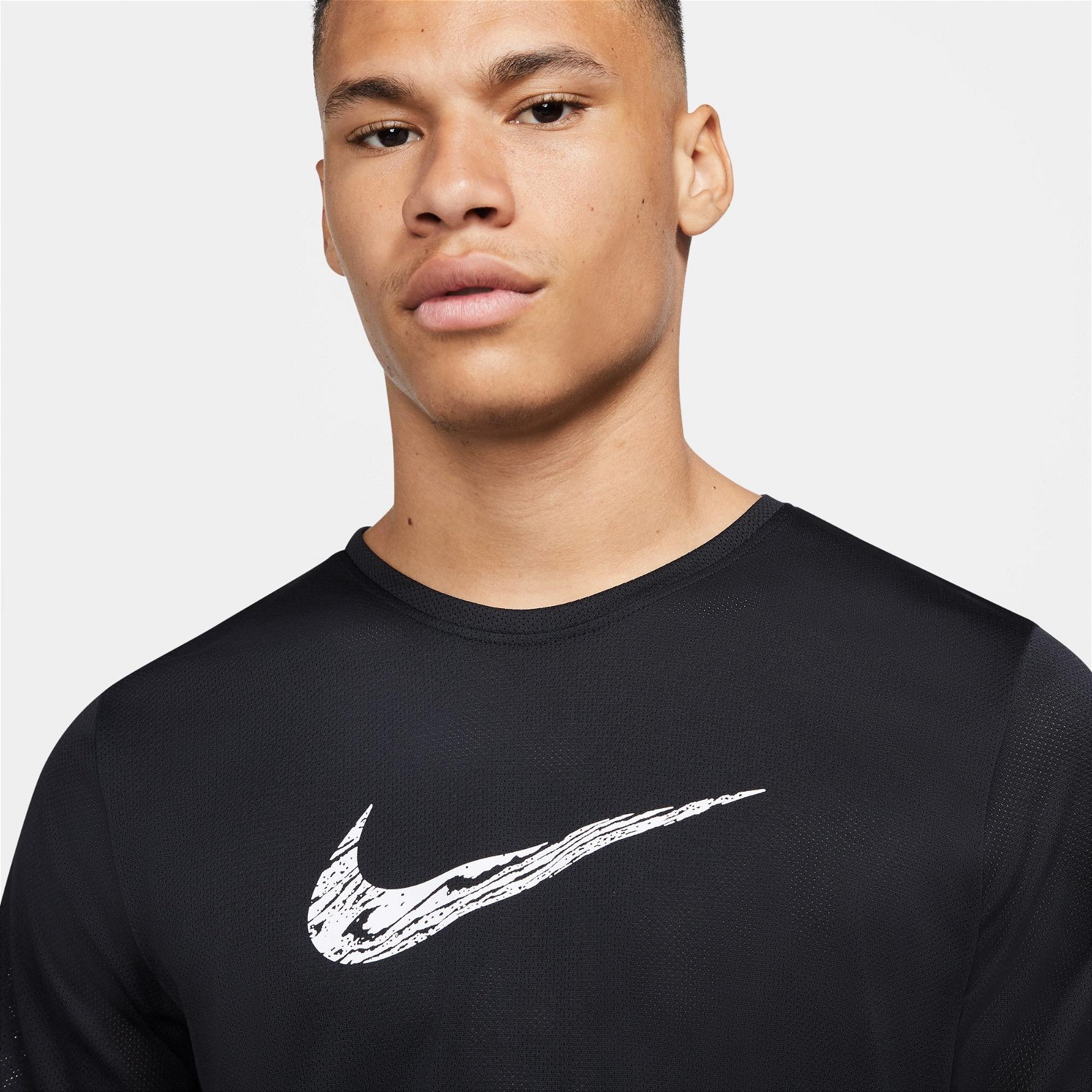 Nike Breathe Run Wild Run Graphic Erkek Siyah T-Shirt
