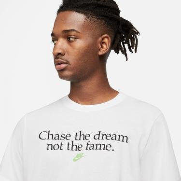  Nike Sportswear Chase Dreams Erkek Beyaz T-Shirt