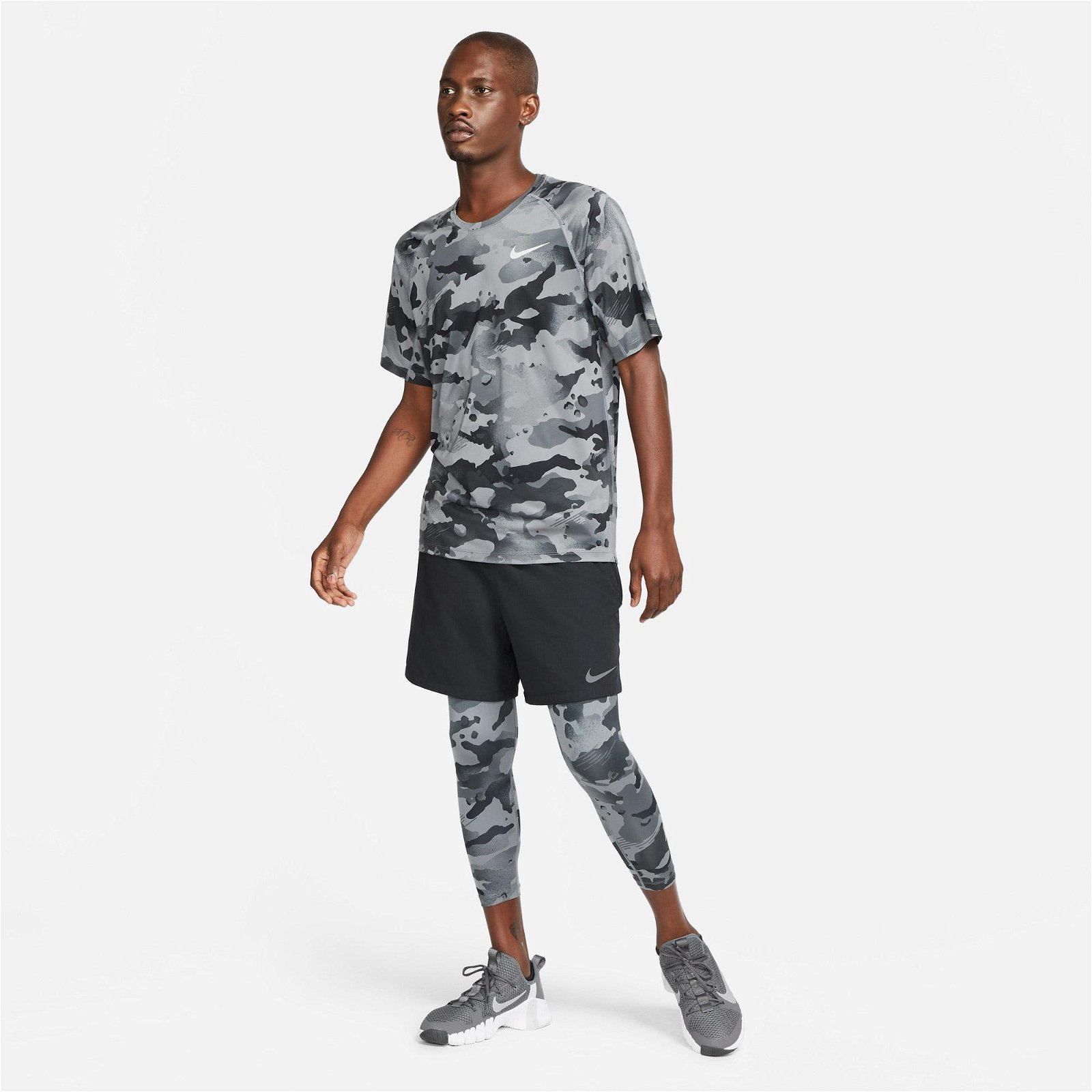 Nike Pro Slim Camo Erkek Siyah T-Shirt