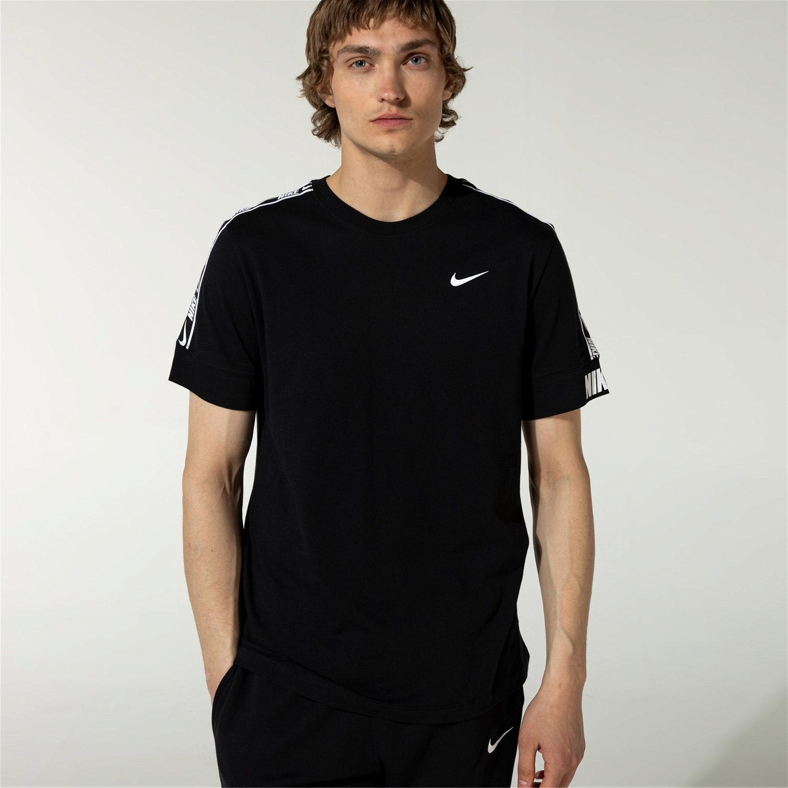 Nike Sportswear Essential Repeat  Ss Erkek Siyah T-Shirt