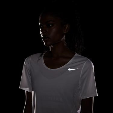  Nike City Sleek Top Kadın Beyaz T-Shirt