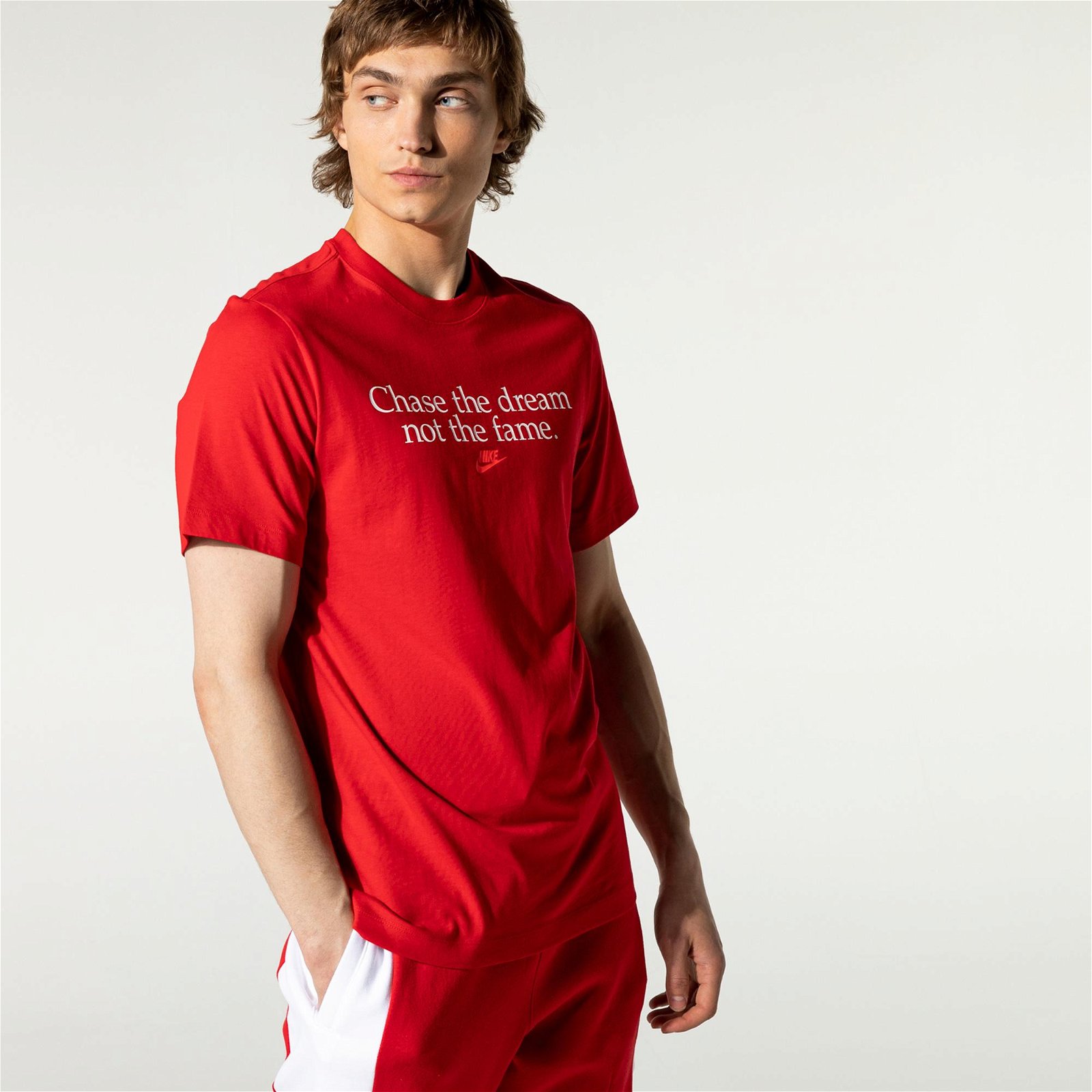 Nike Sportswear Chase Dreams Erkek Kırmızı T-Shirt