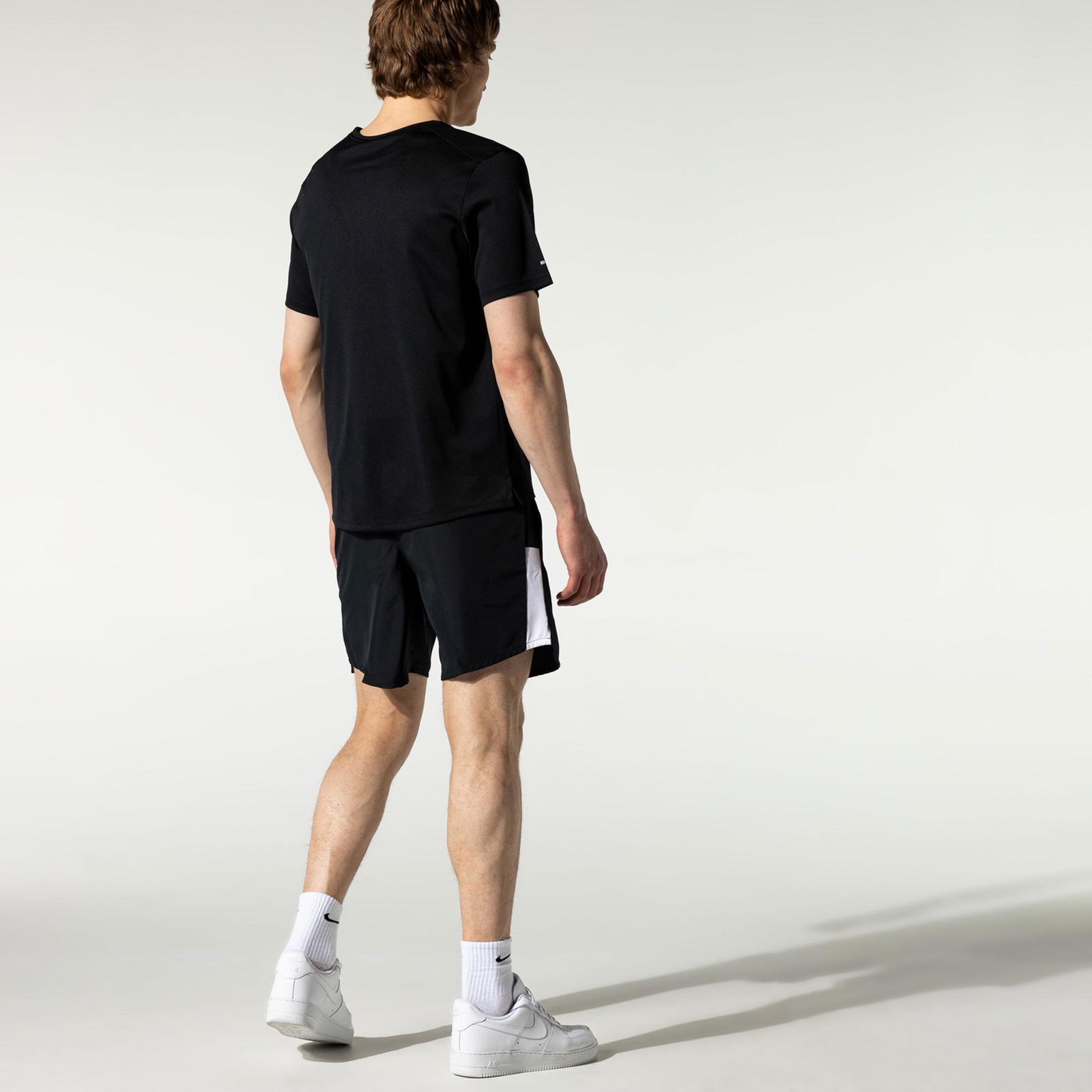 Nike Challenger 7inç Bf Wild Run Graphic Erkek Siyah Şort