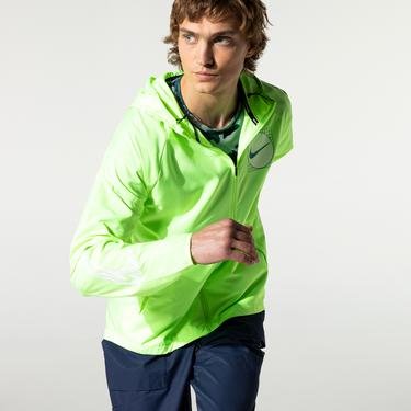  Nike Essential Wild Run Graphic Erkek Yeşil Kapüşonlu Ceket