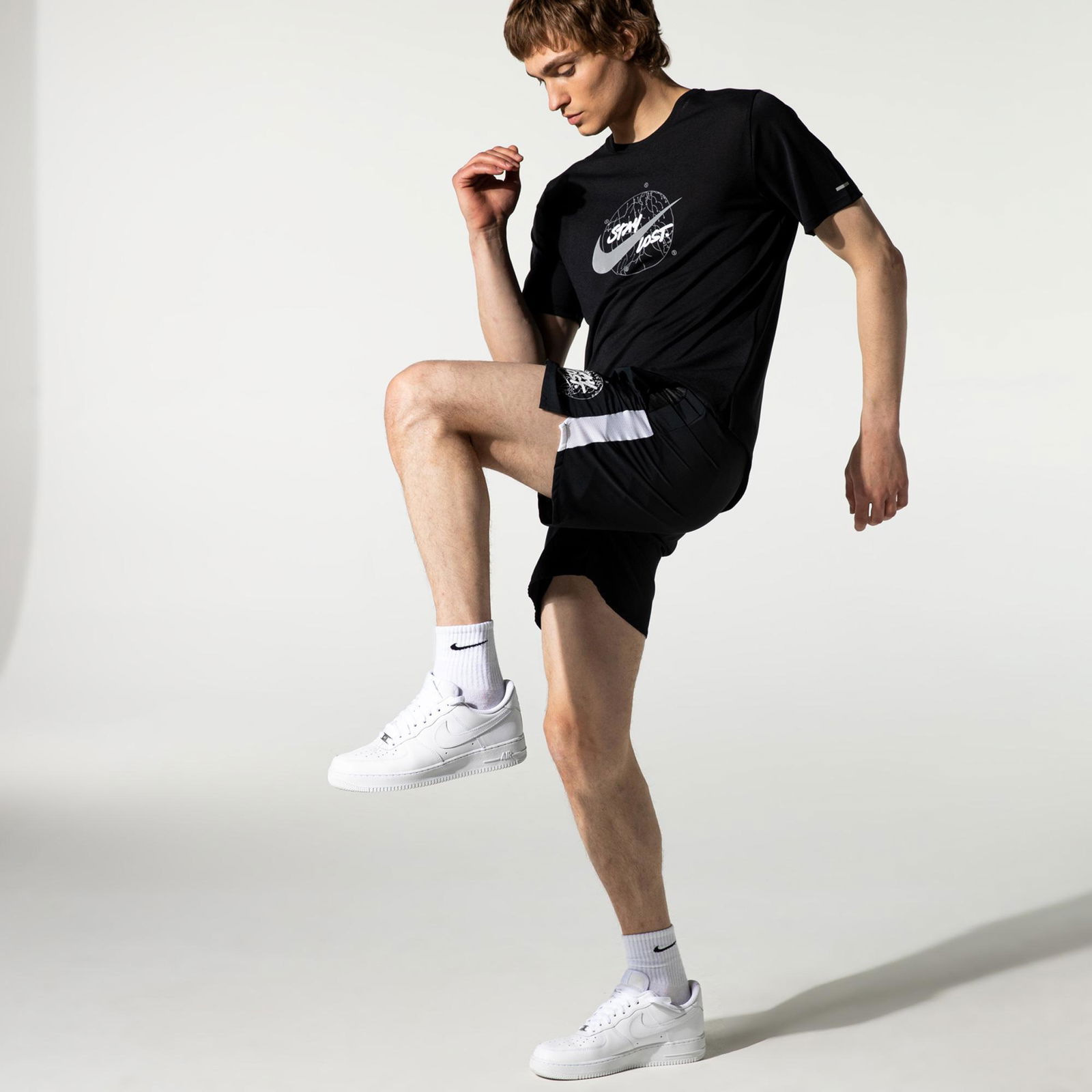 Nike Challenger 7inç Bf Wild Run Graphic Erkek Siyah Şort