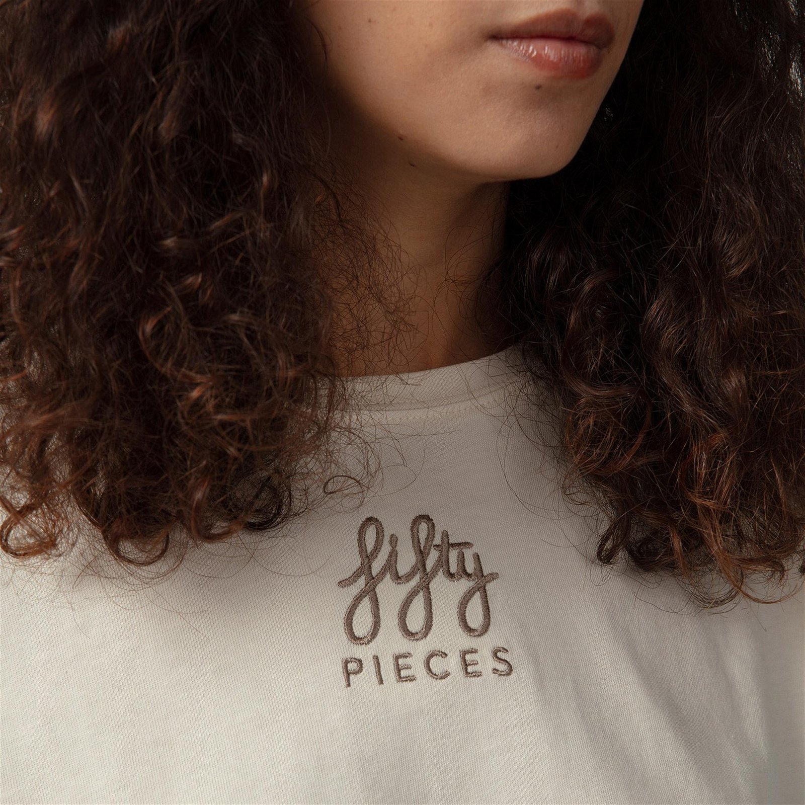 Fifty Pieces Büzgülü Oversize Kadın Bej T-Shirt