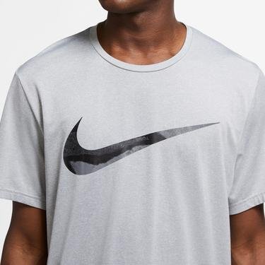  Nike Top Hpr Dry Gfx Su Erkek Gri T-Shirt