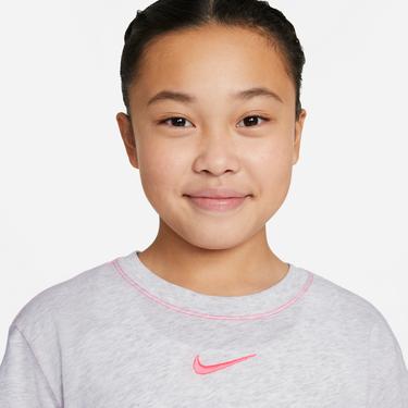  Nike Girls Sportswear Essential Çocuk Gri T-Shirt