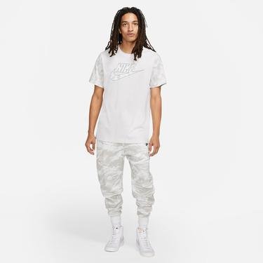  Nike Sportswear Futura Club Fill Erkek Beyaz T-Shirt
