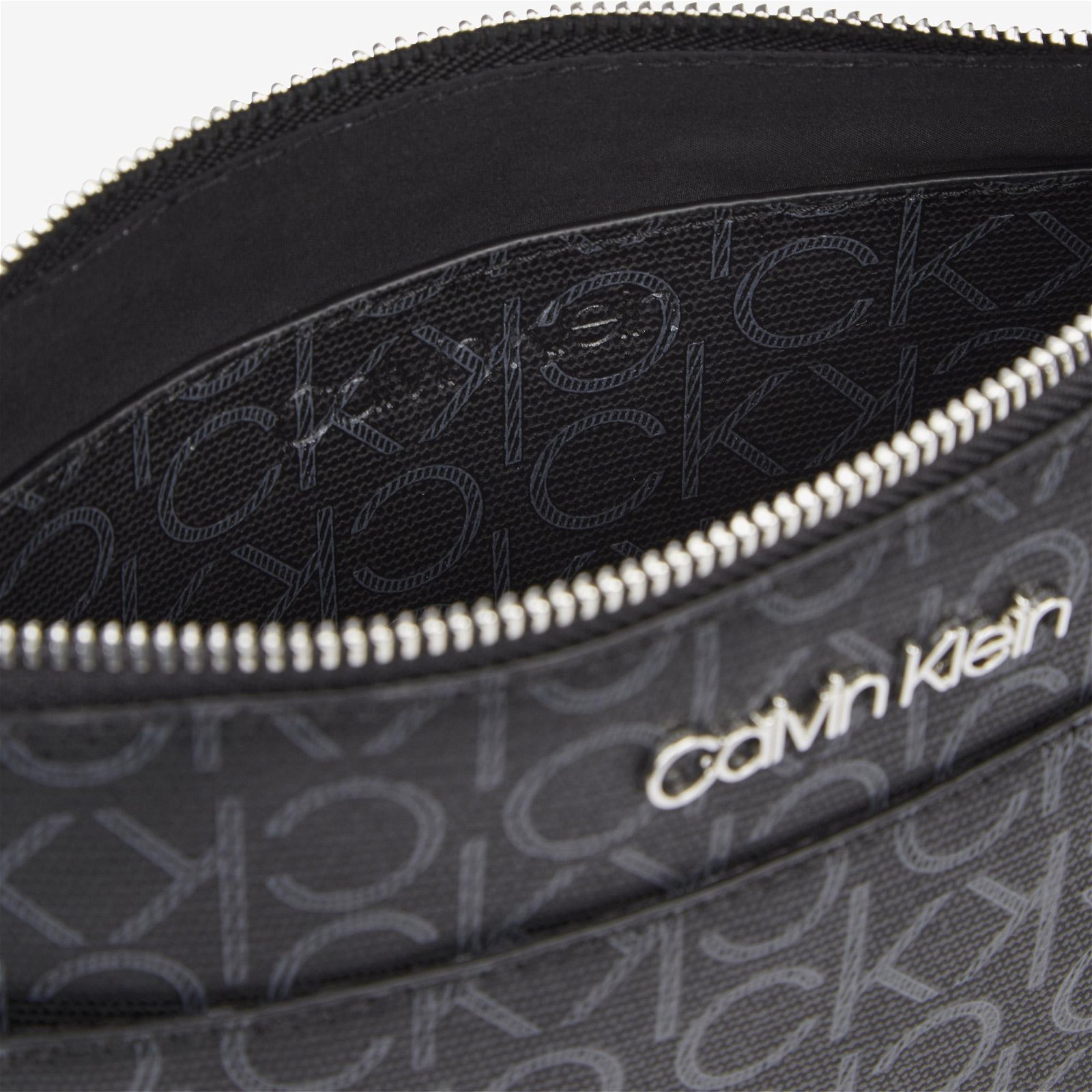 Calvin Klein Ew Xbody Monogram Kadın Siyah Omuz Çantası