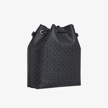  Calvin Klein Drawstring Bucket Bag Monogram Kadın Siyah Omuz Çantası