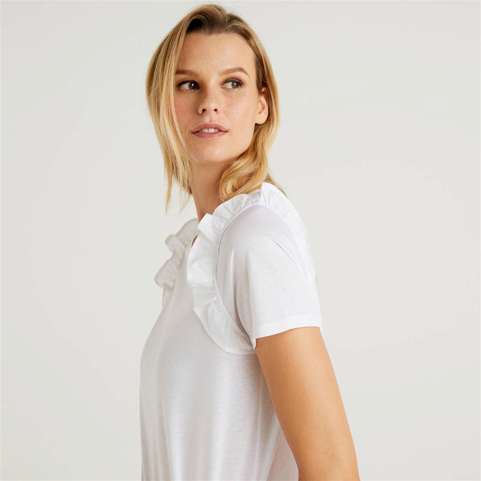 Benetton Omzu Fırfırlı Kadın Beyaz T-Shirt