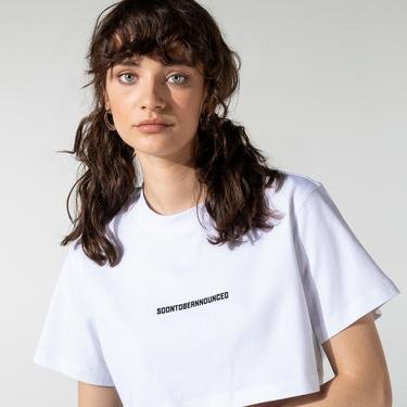  SOONTOBEANNOUNCED Logo Printed Kadın Beyaz Crop T-Shirt