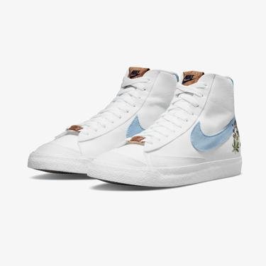  Nike Blazer Mid 77 SE Kadın Beyaz Spor Ayakkabı
