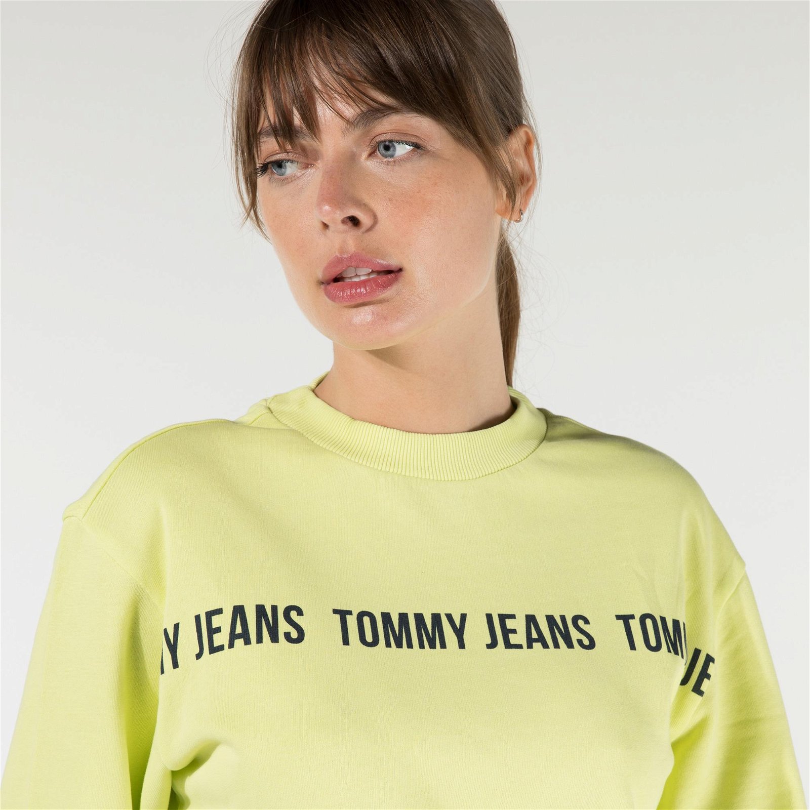 Tommy Jeans Regular Cropped Tape Crew Kadın Sarı Sweatshirt