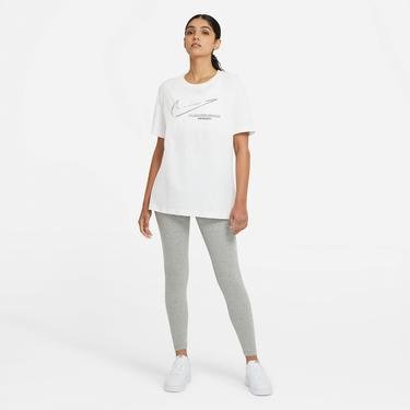  Nike Sportswear Essential Boy Swoosh Kadın Beyaz T-Shirt