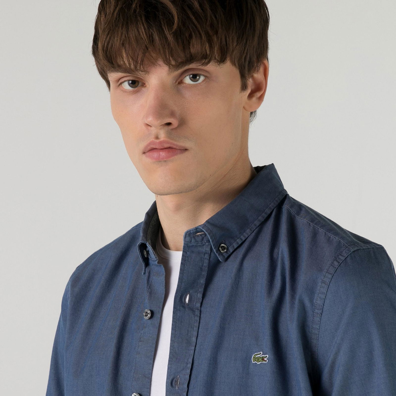 Lacoste Erkek Slim Fit Uzun Kollu Düğmesiz Yaka Açık Denim Gömlek
