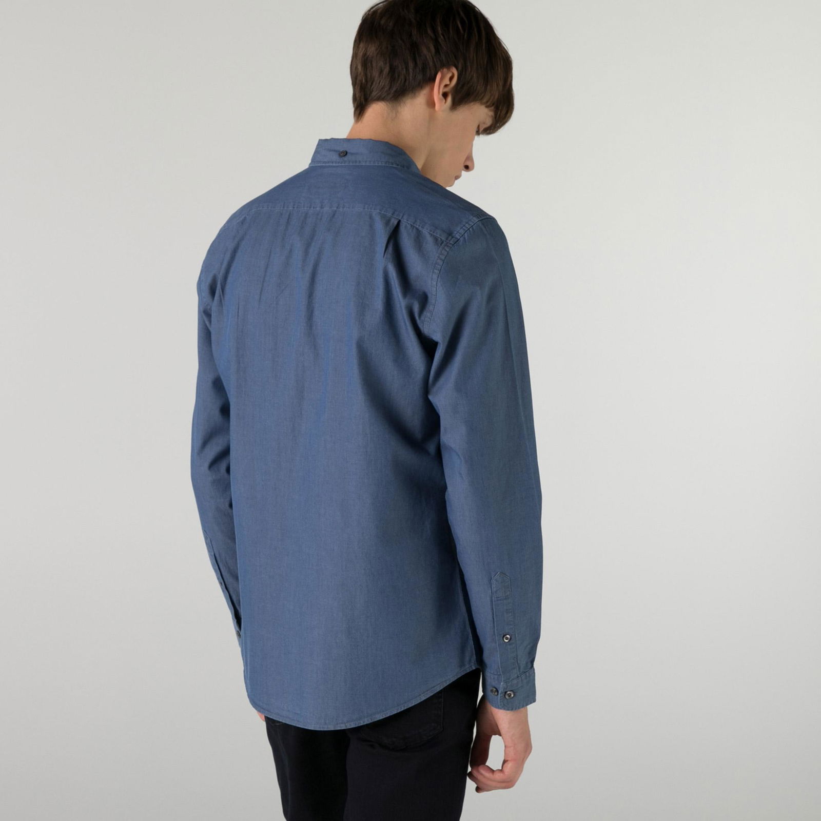 Lacoste Erkek Slim Fit Uzun Kollu Düğmesiz Yaka Açık Denim Gömlek
