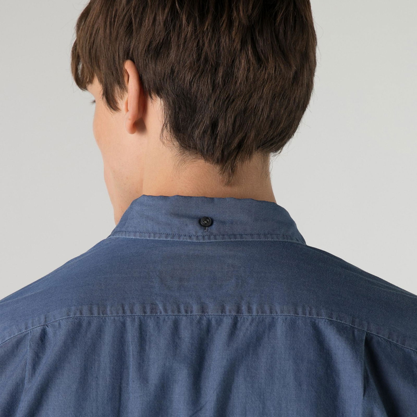 Lacoste Erkek Slim Fit Uzun Kollu Düğmesiz Yaka Açık Denim Gömlek