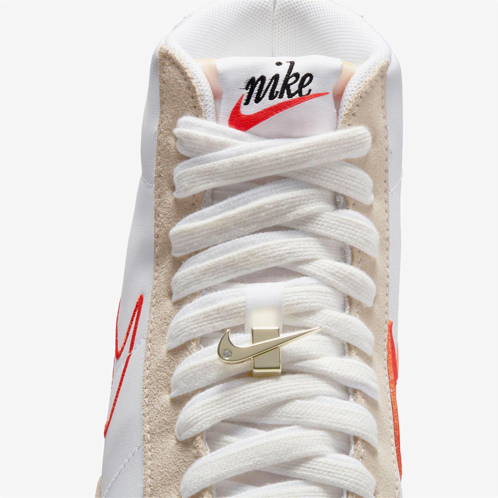 Nike Blazer Mid '77 SE Kadın Beyaz Spor Ayakkabı