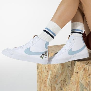 Nike Blazer Mid 77 SE Kadın Beyaz Spor Ayakkabı