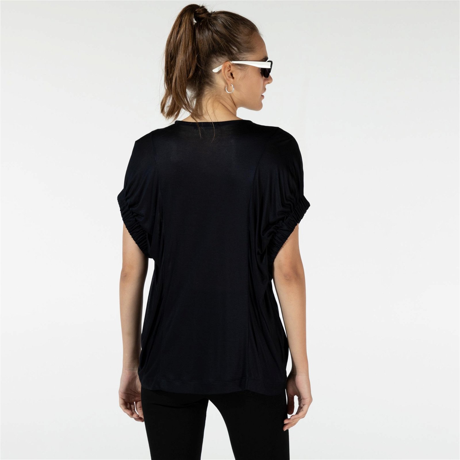 rue Kadın Siyah Büzgülü T-Shirt