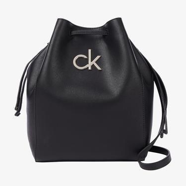  Calvin Klein Re-Lock Kadın Siyah Omuz Çantası