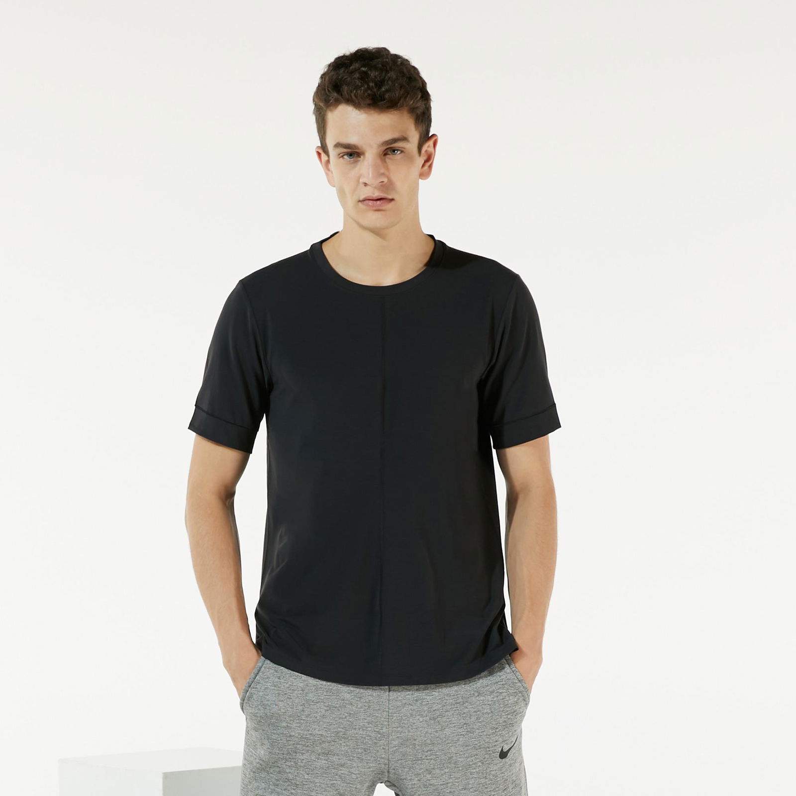 Nike Dri-Fit Yoga Erkek Siyah T-Shirt