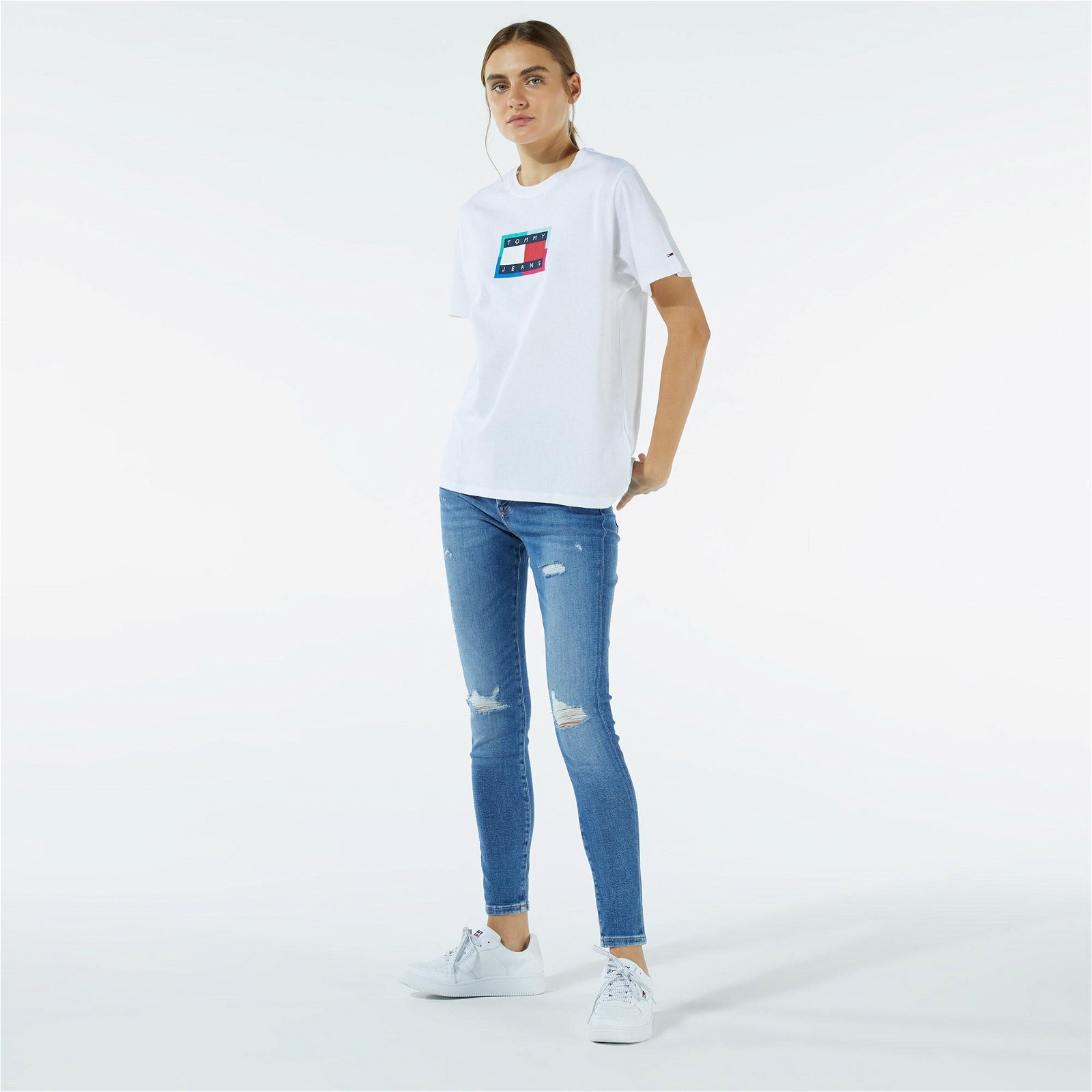 Tommy Jeans Relaxed Multi Flag Kadın Beyaz T-Shirt