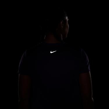  Nike Dri-FIT Swoosh Run Kadın Mor T-Shirt