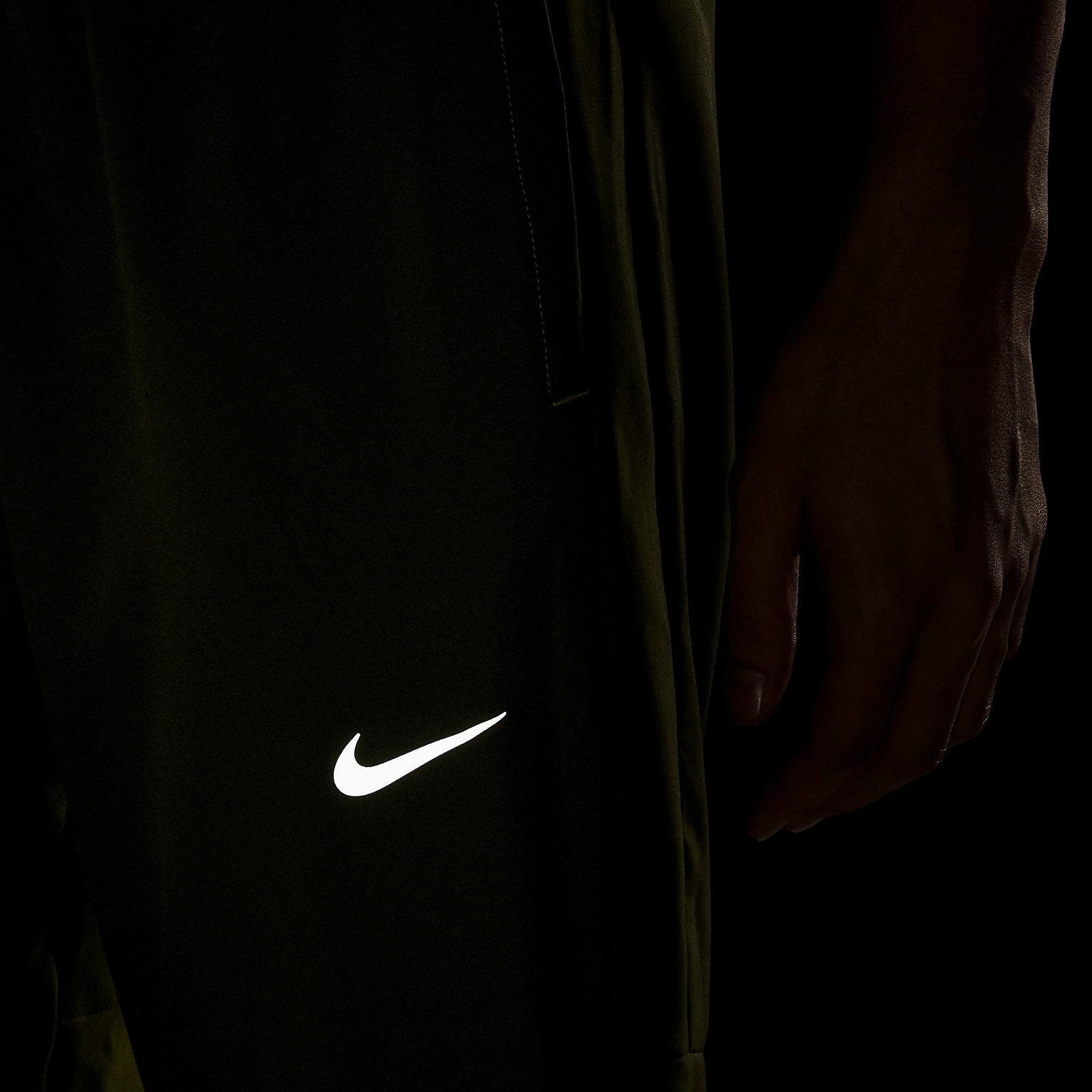 Nike Dri-Fıt Challenger Woven Erkek Yeşil Eşofman Altı