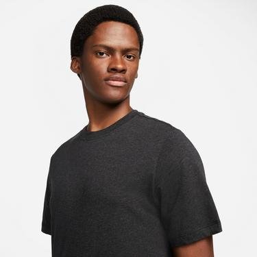  Nike Sportswear Sustainability Erkek Siyah T-Shirt