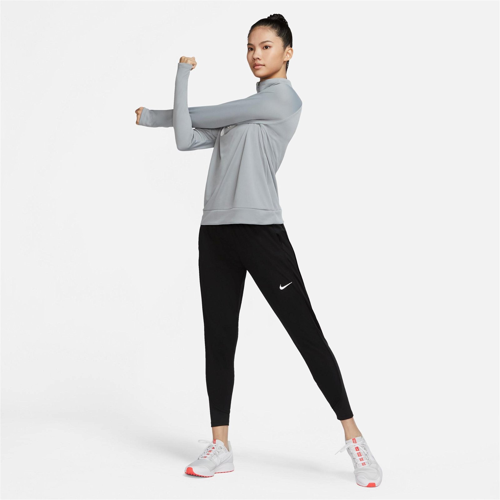 Nike Therma-FIT Essential Kadın Siyah Eşofman Altı