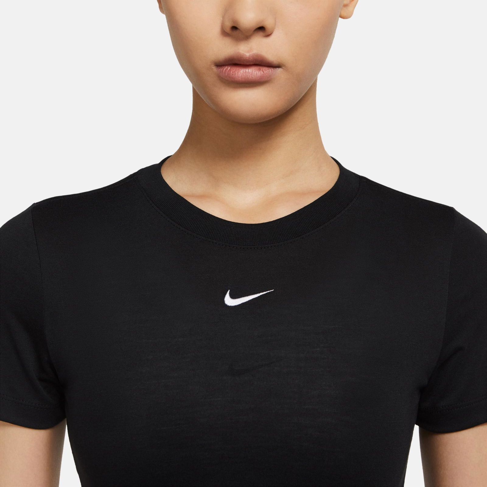 Nike Sportswear Essential Kadın Siyah Crop T-Shirt