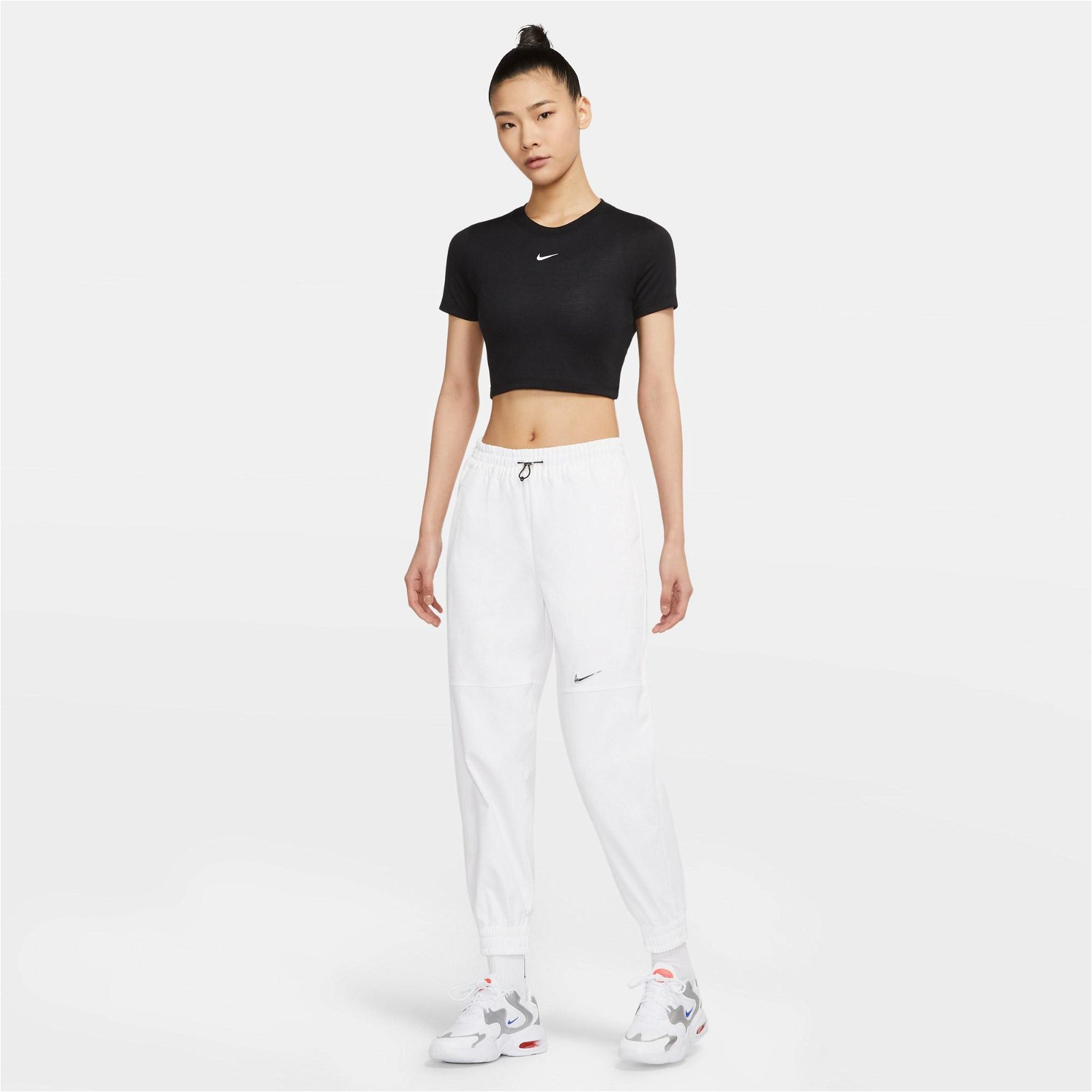 Nike Sportswear Essential Kadın Siyah Crop T-Shirt
