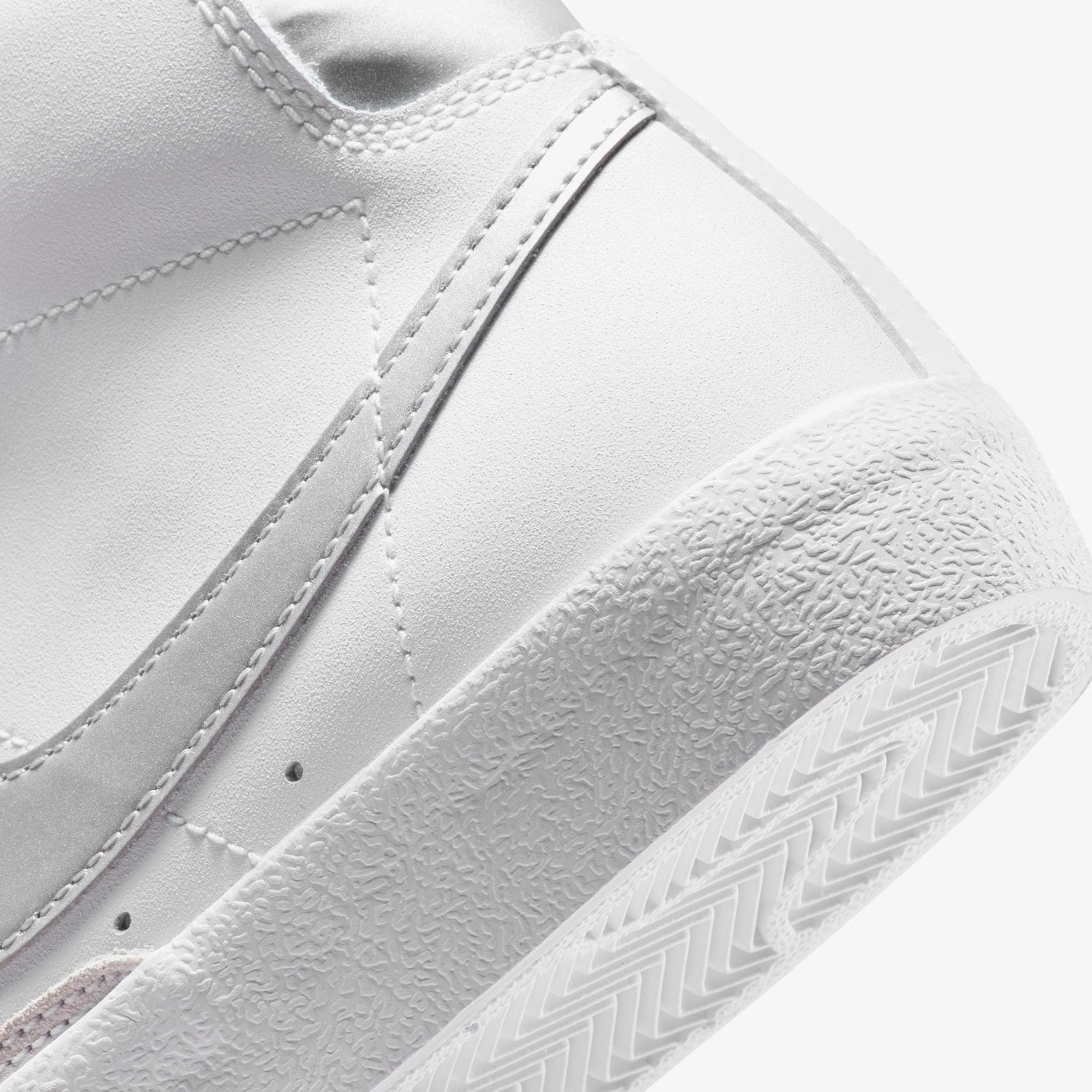 Nike Blazer Mid '77 Metallic Silver Beyaz Spor Ayakkabı
