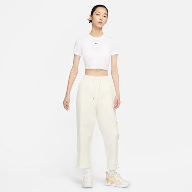  Nike Sportswear Essential Crop Kadın Beyaz T-Shirt