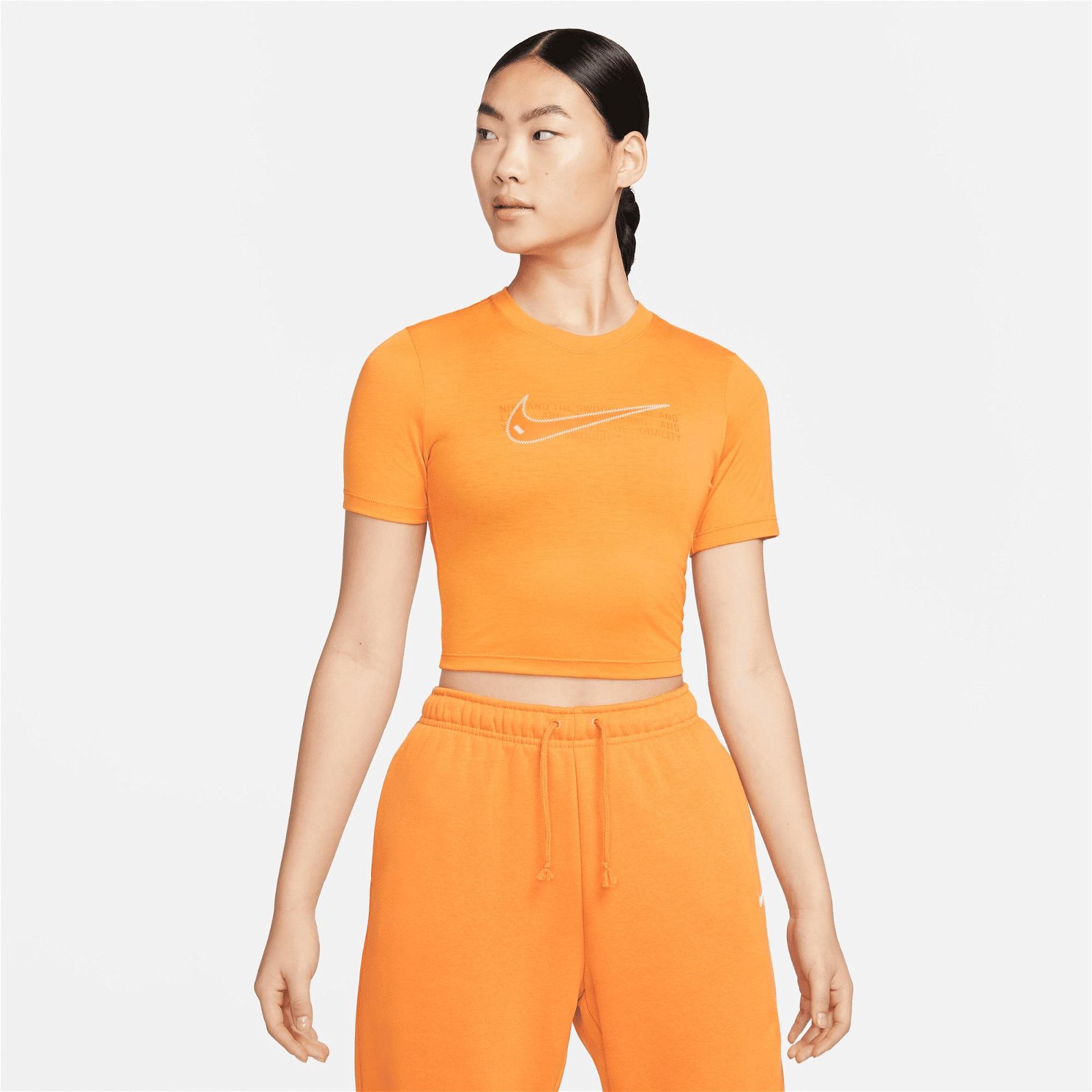 Nike Sportswear Slim Swoosh Kadın Turuncu Crop T-Shirt