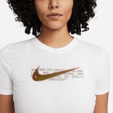  Nike Sportswear Slim Swoosh Kadın Beyaz Crop T-Shirt