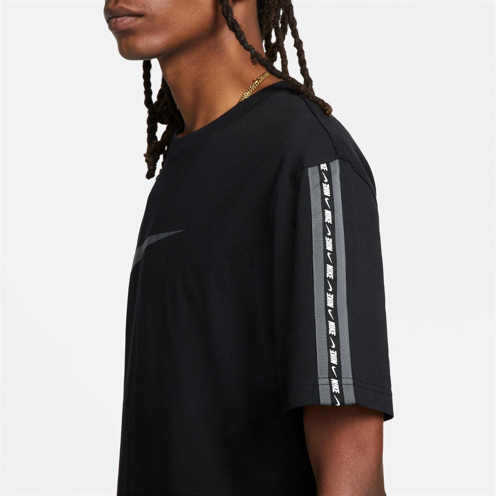 Nike Sportswear Repeat Swoosh Erkek Siyah T-Shirt