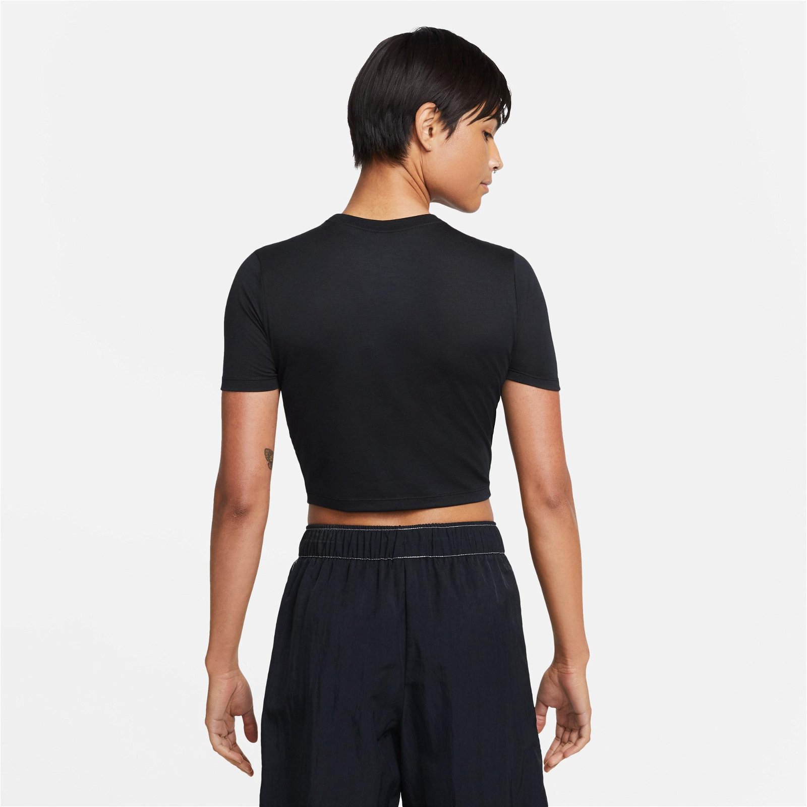 Nike Sportswear Slim Swoosh Kadın Siyah Crop T-Shirt