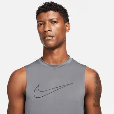  Nike Pro Dri-FIT Tight-fit Erkek Gri Kolsuz T-Shirt