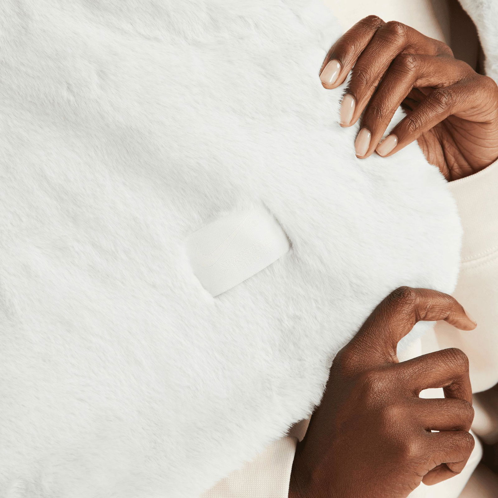 Nike Sportswear Blanket Faux Fur Swoosh Kadın Gri Battaniye
