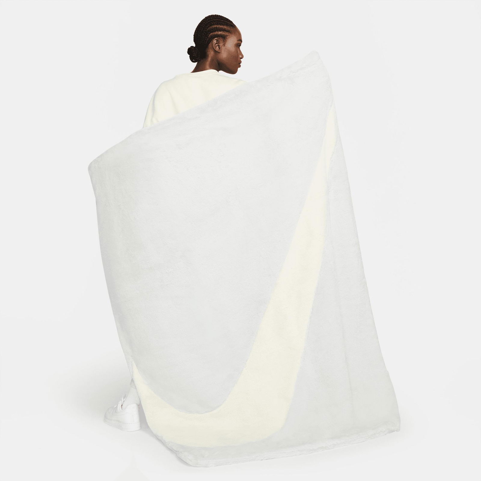 Nike Sportswear Blanket Faux Fur Swoosh Kadın Gri Battaniye