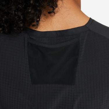  Nike Dri-FIT Trail Rise 365 Erkek Siyah T-Shirt